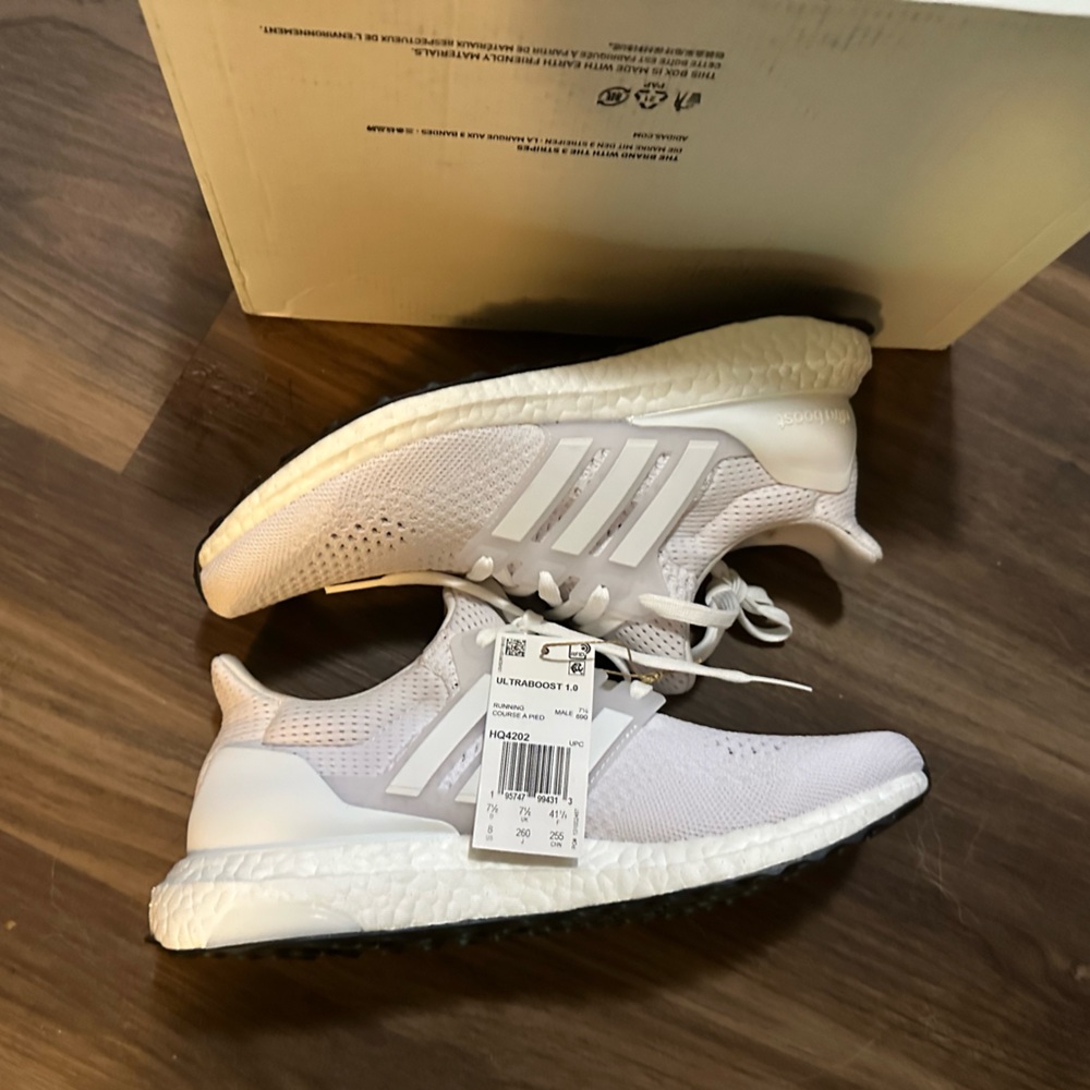NWT White Adidas Ultraboosts M sz 8 / W sz 9.5